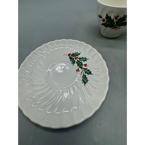 Vintage Christmas Holly berry Cup & 2 Saucer Set - Ceramic Tableware READ - Picture 5 of 12